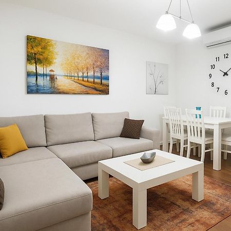 Tulips Central - Entire Apartment Tirana Exterior photo